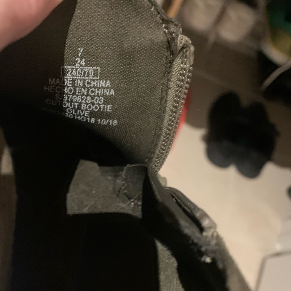 Old navy booties - Picture 3 of 3